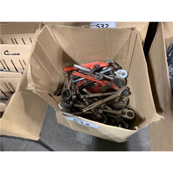 BOX OF ASSORTED QUICK RELEASE HAND RATCHETS & PIPE WRENCHES