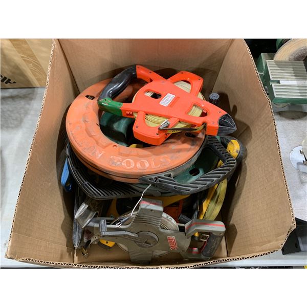 BOX OF ASSORTED FIBERGLASS TAPE MEASURES, DEPTH FINDER FISH TAPES, BEAM LEVELS & MORE