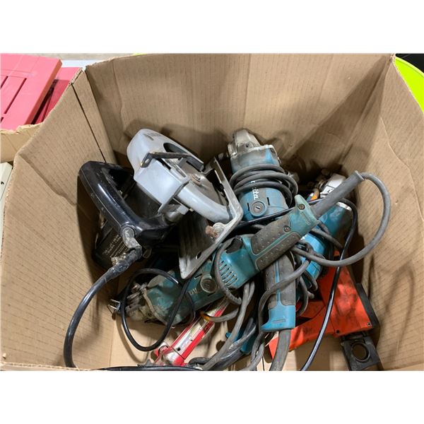 BOX OF ASSORTED MAKITA CORDED ELECTRIC GRINDERS AND BLACK&DECKER ELECTRIC CORDED CIRCULAR SAW