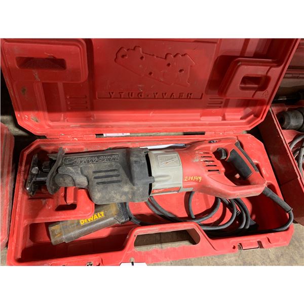 MILWAUKEE 6538-21 HEAVY DUTY ELECTRIC CORDED SAWZALL RECIPROCATING SAW IN HARD TRANSPORT CASE