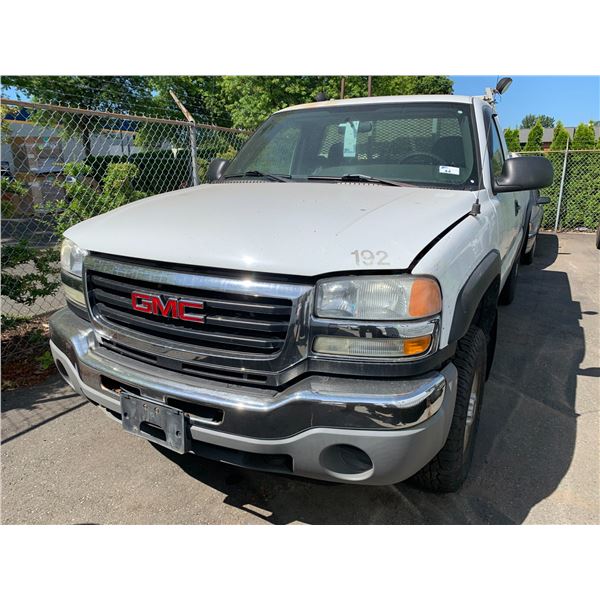 *TOW* 2006 GMC SIERRA 2500 HD, 2DR TRUCK, WHITE, VIN 1GTHK24U76E284521,