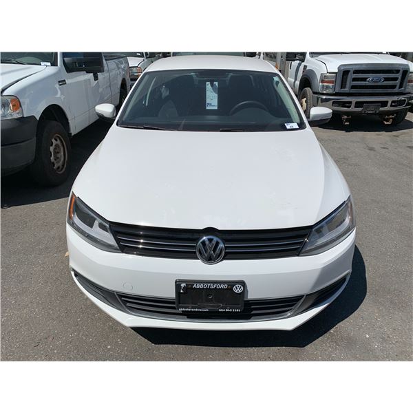 2013 VOLKSWAGEN JETTA 2.5, 4DR SEDAN, WHITE, VIN 3VWDX7AJXDM369235,