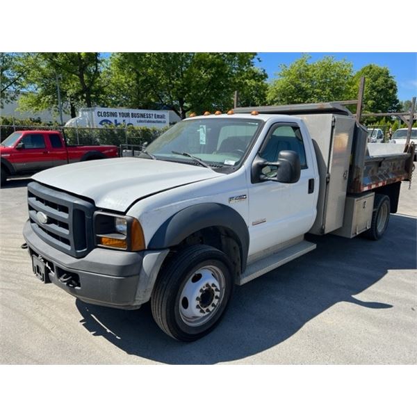 2006 FORD F450, XL SUPER DUTY 2DR DUMP TRUCK, WHITE, VIN  1FDXF46P06EB59794,