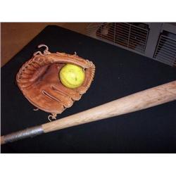 BASEBALL GLOVE
