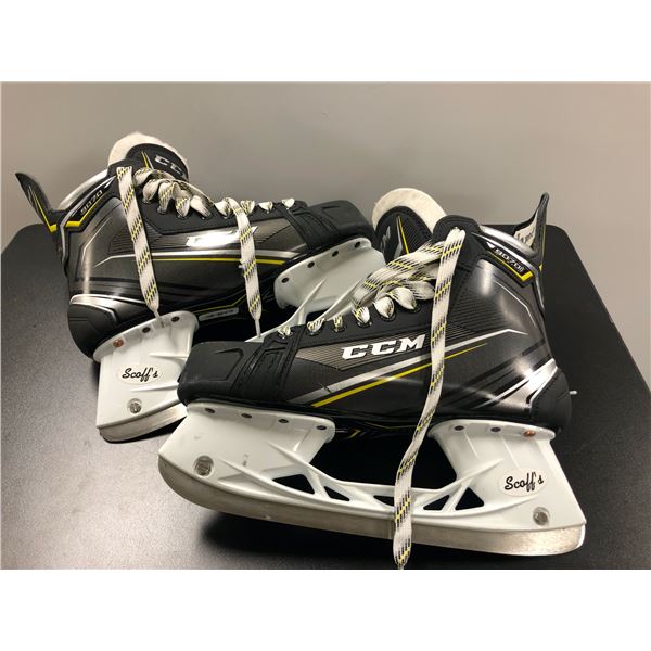 Pair of CCM Tacks 9070 ice hockey player skates - size US 9