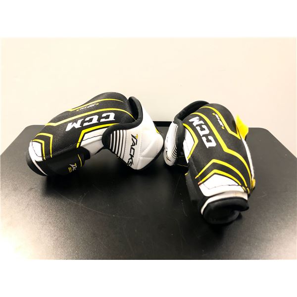 Pair of CCM Tacks 5092  Jop Cap  elbow pads