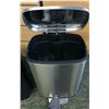 Image 2 : Staples electric paper shredder w/ aluminum foot pedal bin