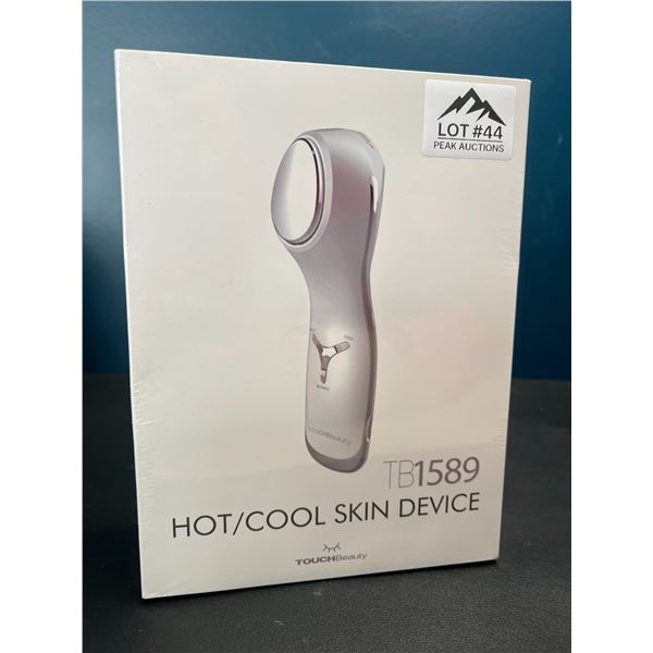 Lot of 1 TouchBeauty TB1589 Hot/Cool Skincare Face Lifting/Skin Tightening Massaging Device