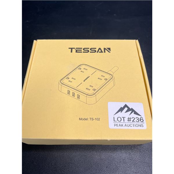 Lot of 1 Multi-Outlet Power Bar/Surge Protector w/ USB Charging Ports