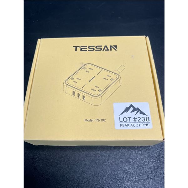 Lot of 1 Multi-Outlet Power Bar/Surge Protector w/ USB Charging Ports