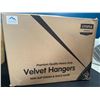 Image 1 : Lot of 1 Box of Velvet Coat Hangers - Pack of 50 - Black