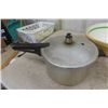 Image 2 : 3 Pyrex Mixing Bowls, Crockery Bowl + Pressure Cooker