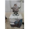 Image 2 : Inuit Gary Mckaye Pottery Storage Box, 3 Bear Ornaments