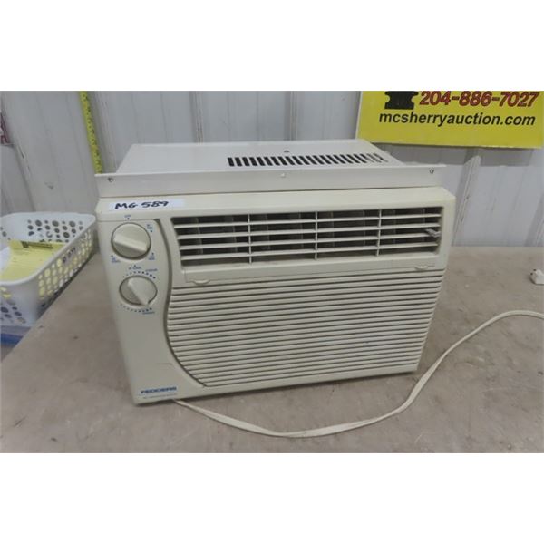 Fedders Window Air Conditioner - Powers Up