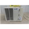 Image 3 : Fedders Window Air Conditioner - Powers Up