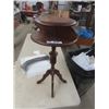 Image 1 : Walnut Pedestal Stand