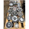 Image 2 : LARGE LOT OF VINTAGE & CLASSIC HUB CAPS