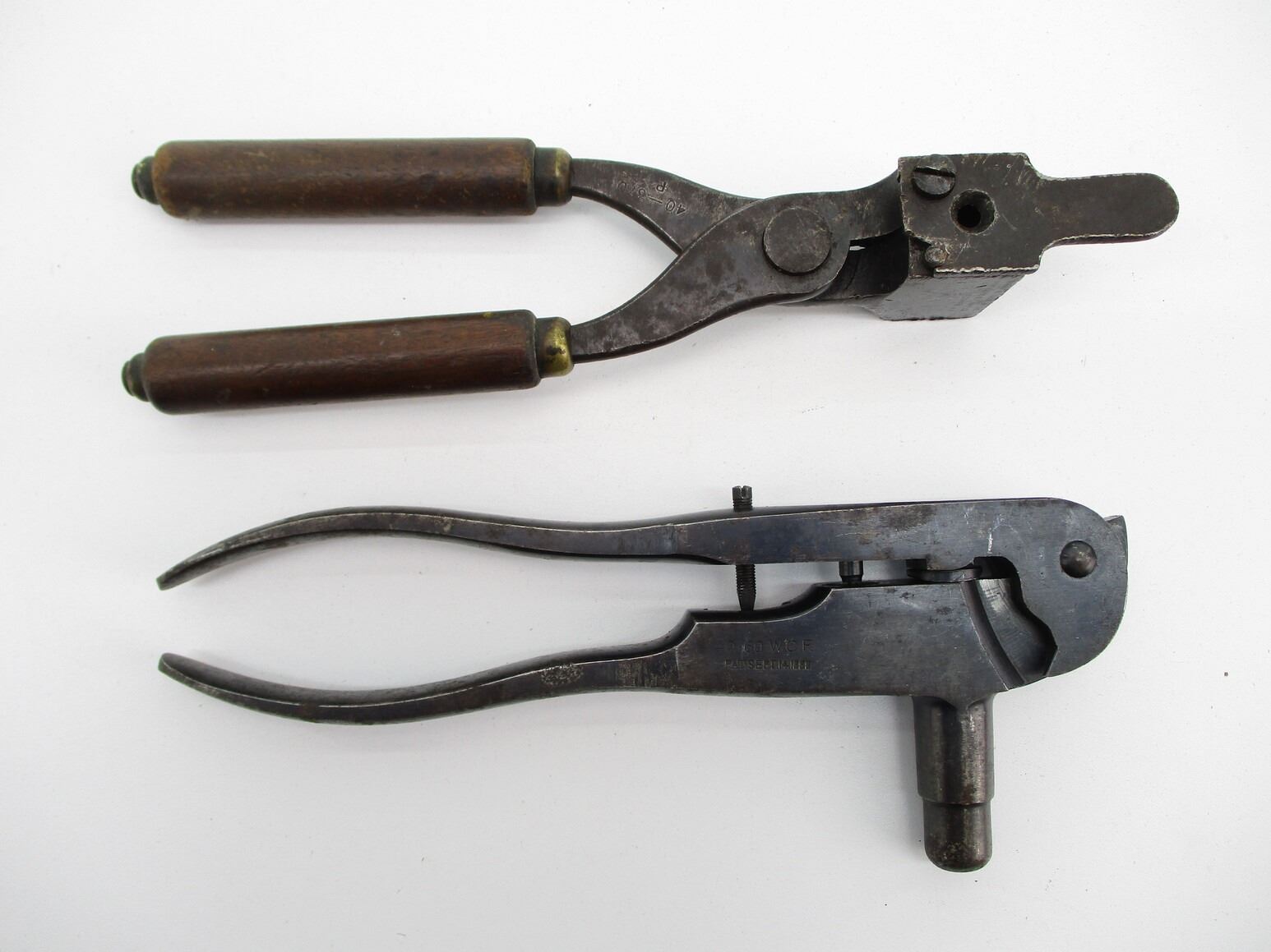 VINTAGE WINCHESTER HAND RELOADING TOOL AND BULLET MOLD LOT