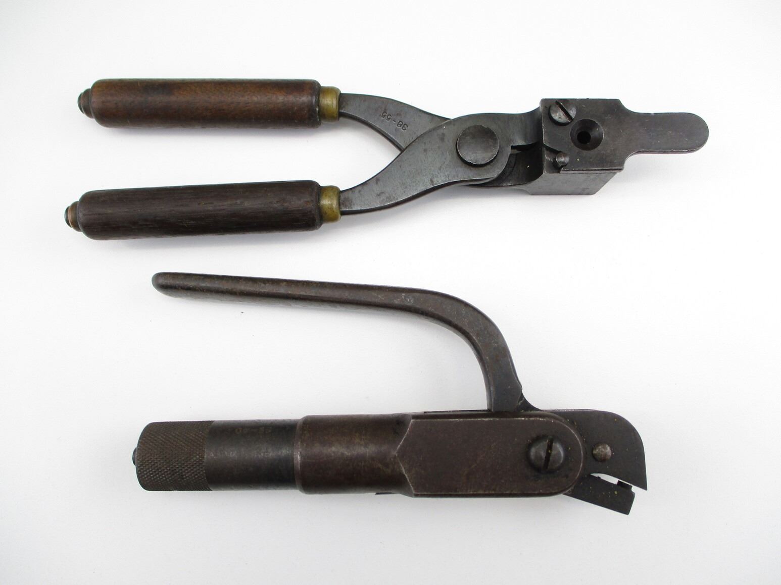 VINTAGE WINCHESTER HAND RELOADING TOOL AND BULLET MOLD LOT