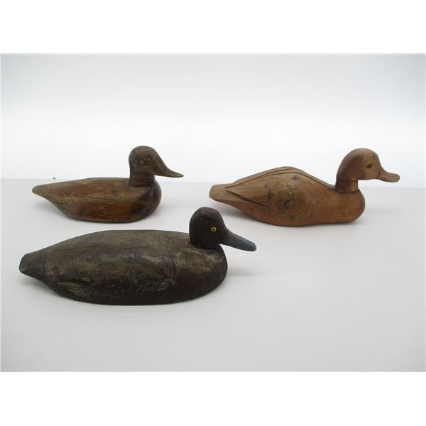 ASSORTED WOODEN DUCK DECOYS