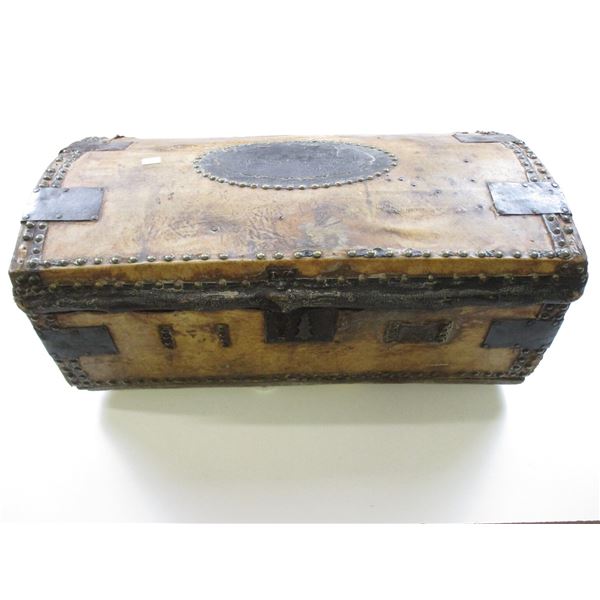 WOODEN / LEATHER CHEST