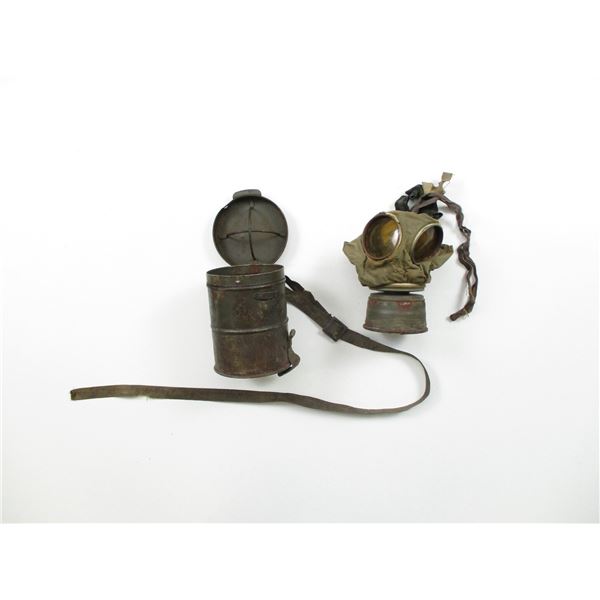 WWI GERMAN GAS MASK WITH TIN LOT
