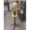 Image 1 : VINTAGE GUMBALL MACHINE