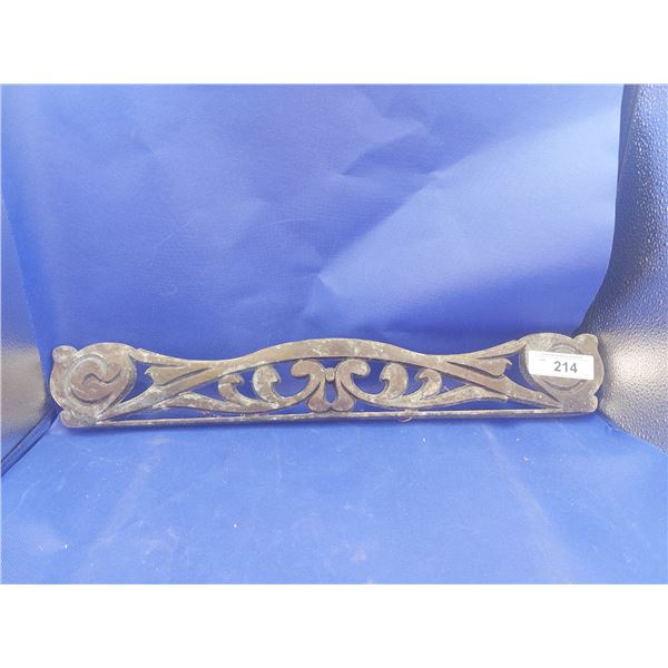 INTRICATE IRON PIECE OFF STOVE