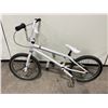 Image 2 : NORCO WHITE SINGLE SPEED BMX STYLE BIKE