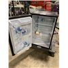 Image 2 : DANBY DESIGNER STAINLESS STEEL / BLACK BAR REFIGERATOR