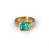 Image 1 : Heavy 18K Yellow Gold & Columbian Emerald Ring