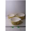 Image 1 : (3) Matching Pyrex Dishes