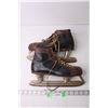 Image 1 : Pair of Vintage Ice Skates - Size 11 Mens