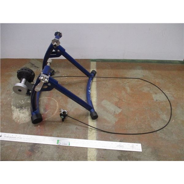 *Adjustable Bike Trainer (Giant)