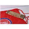 Image 2 : Detroit Pistons Bag and Folding Ruler
