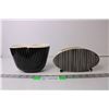 Image 1 : (2) Black and White Vases