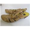 Image 4 : (2) Pair of Ladies Shoes (size 9) - (2) Pair of Insoles