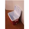 Image 5 : *Rubbermaid Cooler - 21" x 14" x 17"