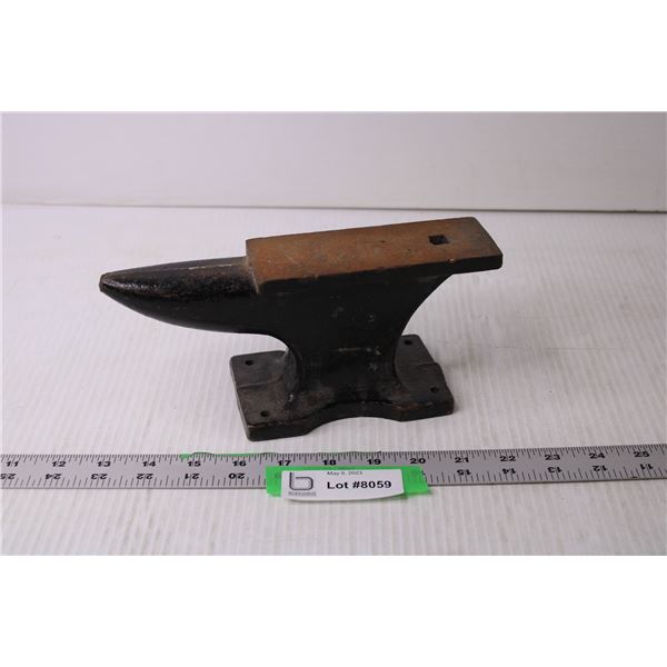 Metal Anvil (4x9)