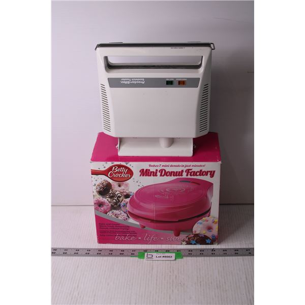 Betty Crocker Mini Donut Factory and Sandwich Toaster (Working, NIB)