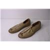 Image 5 : 1950s Bowling Shoes and Gloves - Approximately Size 9 Mens