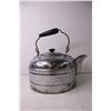 Image 3 : Vintage Metal Kettle