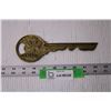 Image 1 : Large Metal Canada Key