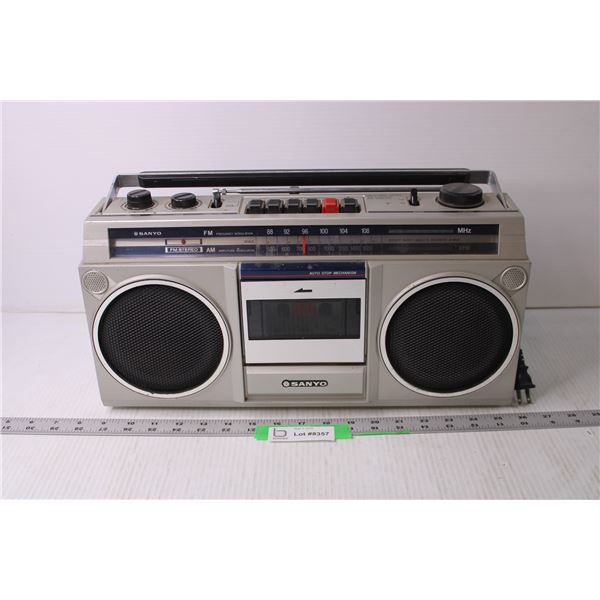 Sanyo M900 Radio and Cassette Player (Working)