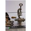 Image 3 : Meat grinder and house decoration