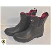 Image 1 : PAIR OF CANADIANA ANKLE-HIGH RUBBER BOOTS