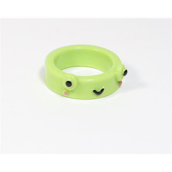 NEW FROG DESIGN RESIN RING SIZE 9