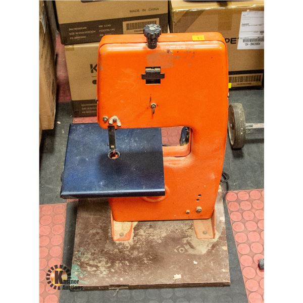 BLACK & DECKER BAND SAW