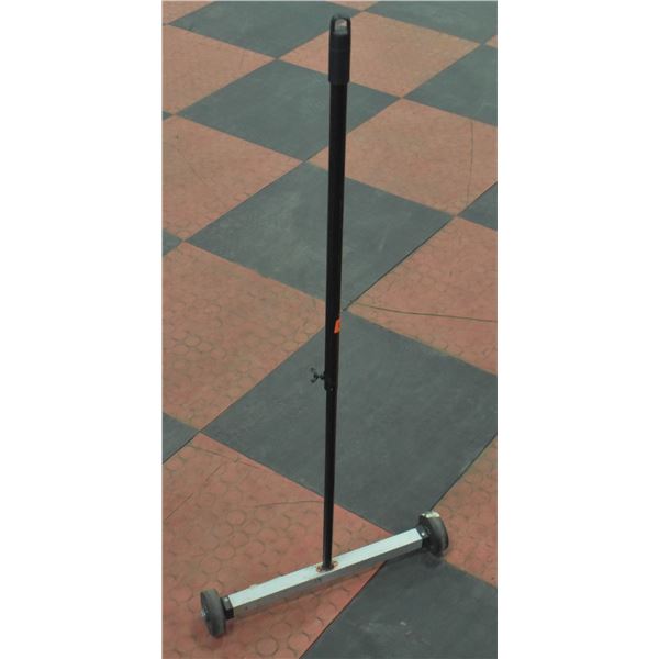 MAGNETIC FLOOR SWEEPER