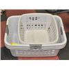 Image 1 : 4 WHITE PLASTIC LAUNDRY BASKETS 2 SIZES